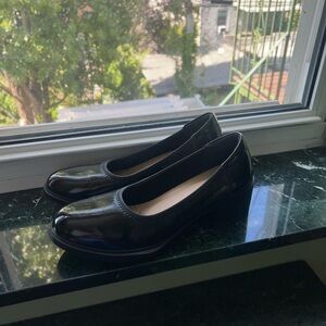 Classic Black Women's Shoes- Cushioned sole